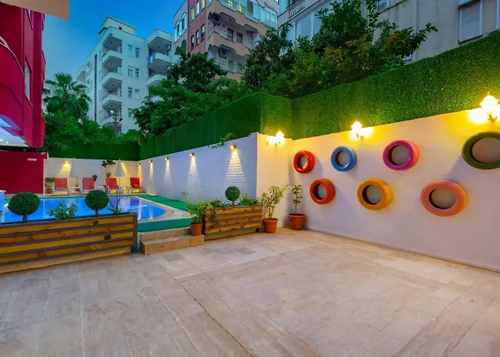 Twin 4* אלאניה