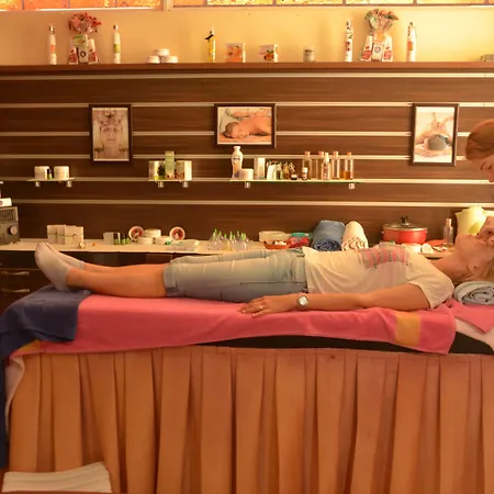 Twin Ξενοδοχείο με διαμερίσματα 4*