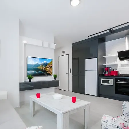 Ξενοδοχείο με διαμερίσματα Twin 4*